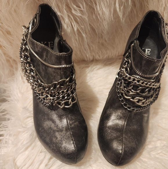 BKE Sole Silver Quincy Chain Ankle Boots 8 - Picture 2 of 9